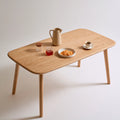 Table à manger en bois, coloris brun clair